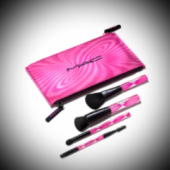MAC Hypnotizing Holiday Wave Your Wand Brush Set (5 pieces) - Picture 4 of 7